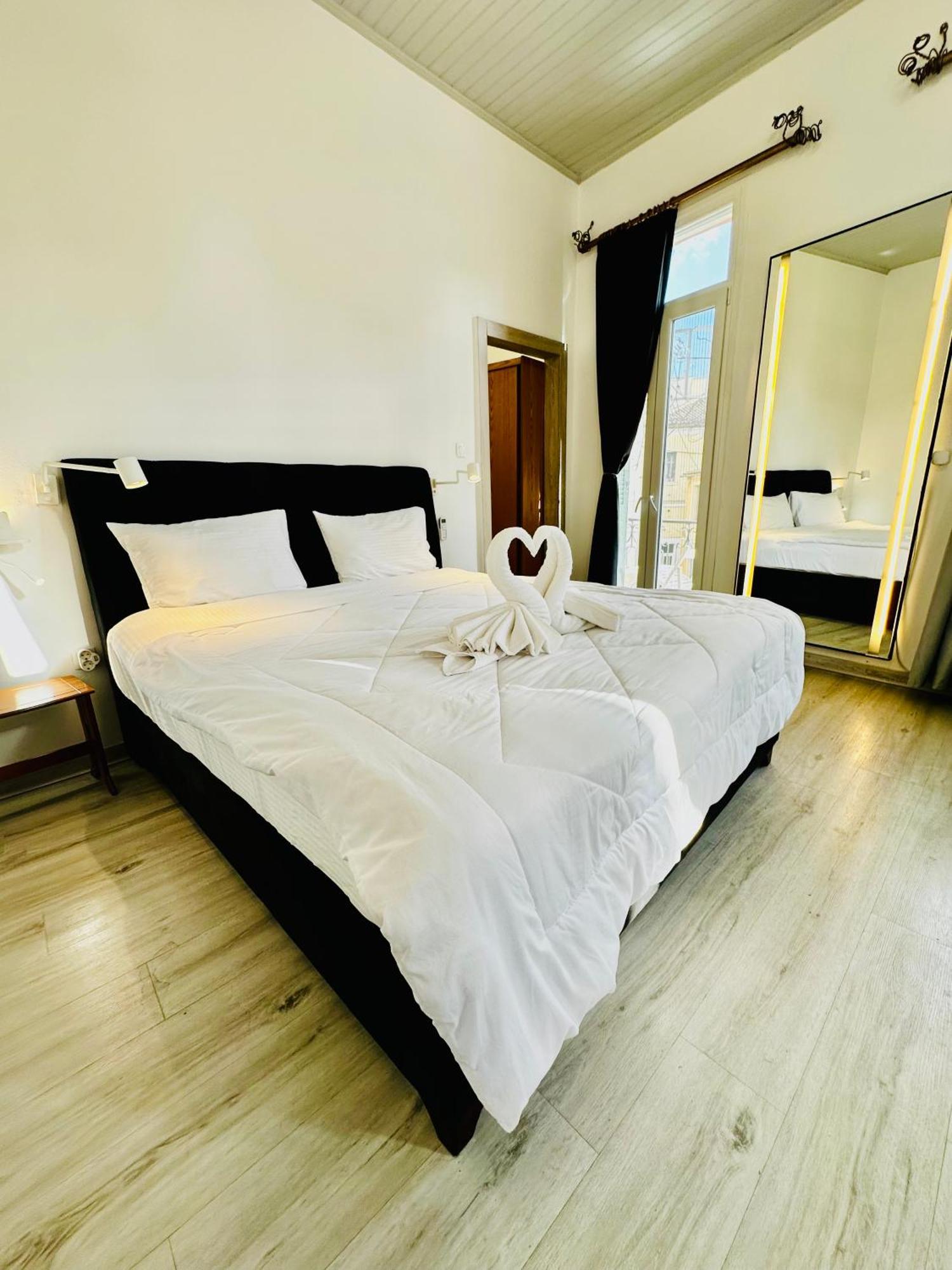 Travelers Luxury Suites, Studios & Apartments Corfu  Bagian luar foto
