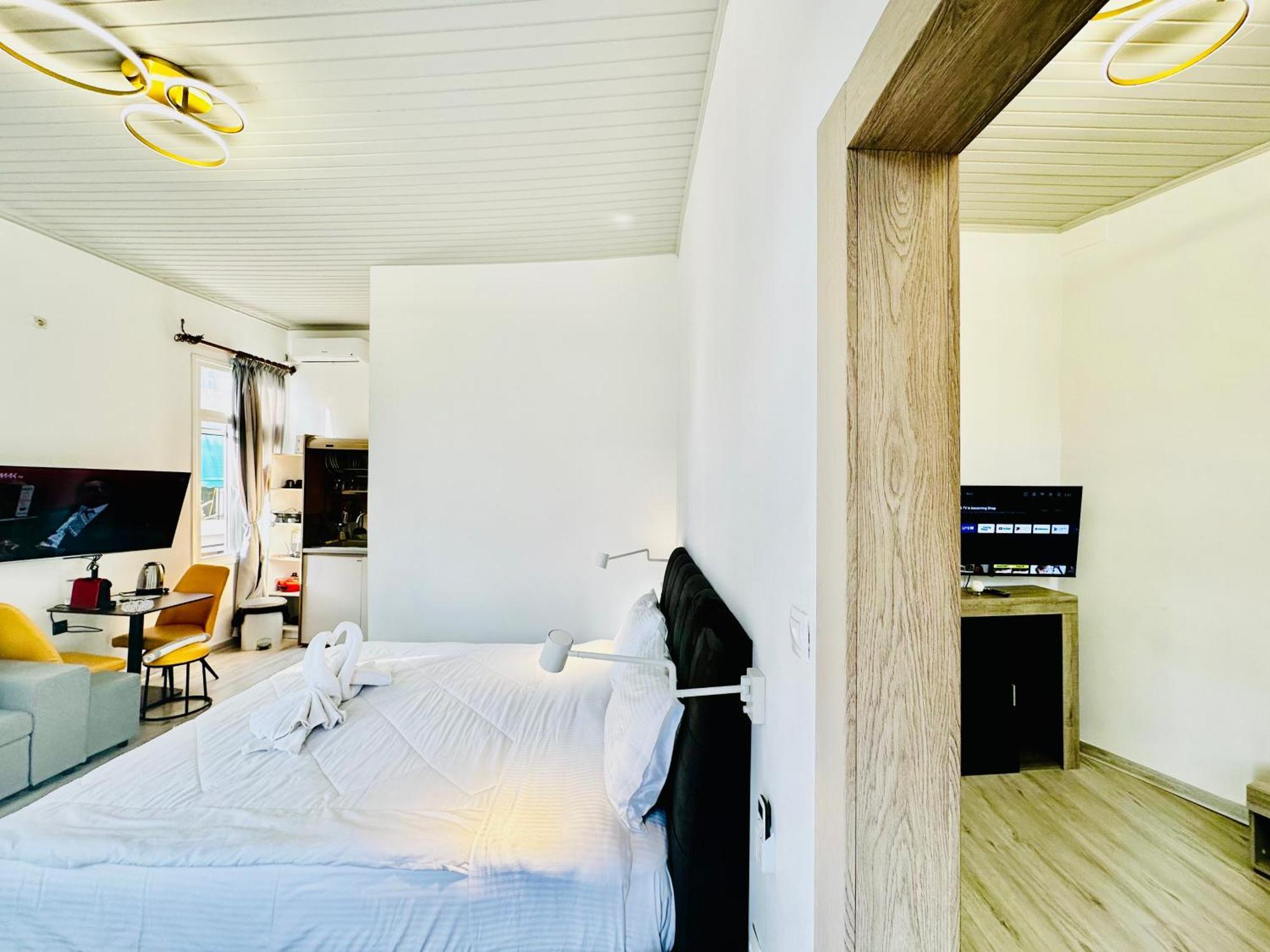 Travelers Luxury Suites, Studios & Apartments Corfu  Bagian luar foto
