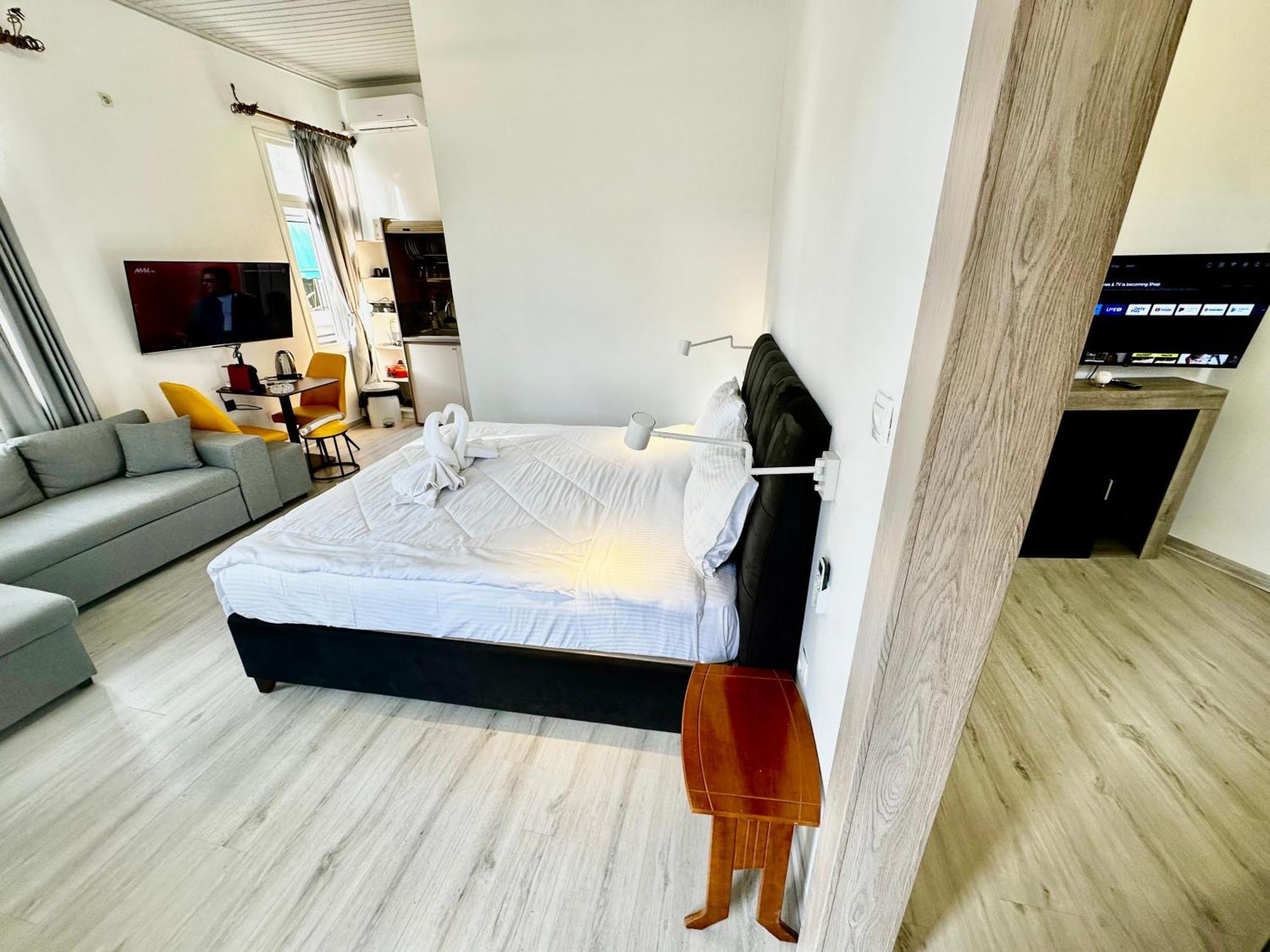Travelers Luxury Suites, Studios & Apartments Corfu  Bagian luar foto