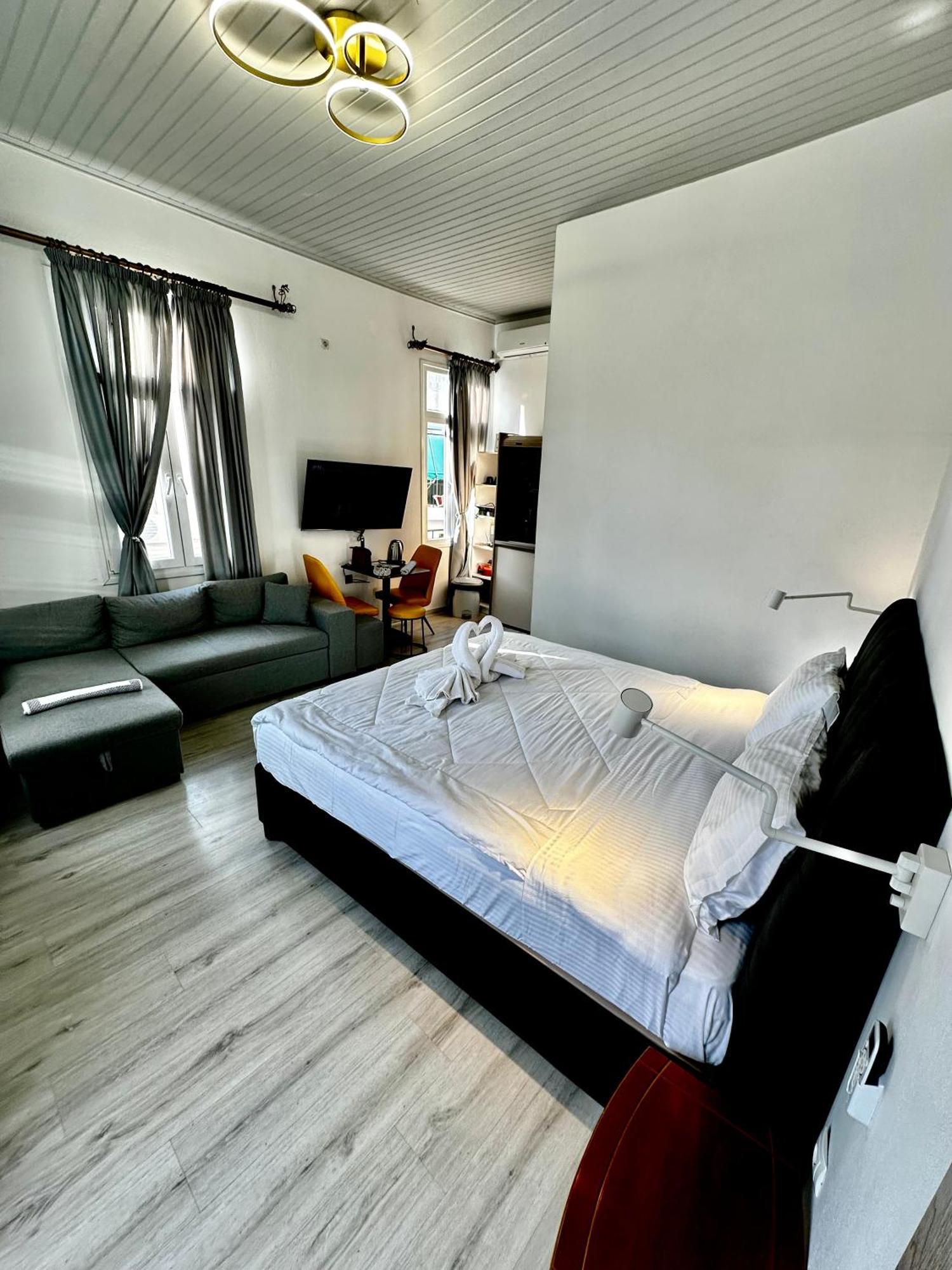 Travelers Luxury Suites, Studios & Apartments Corfu  Bagian luar foto